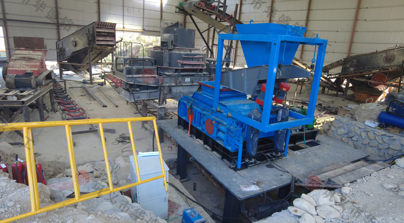 投資一臺瓜米石制砂的液壓對輥破碎機多少錢？