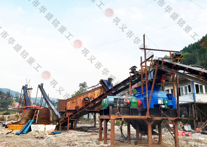 大型液壓對輥制砂機云南安裝現場